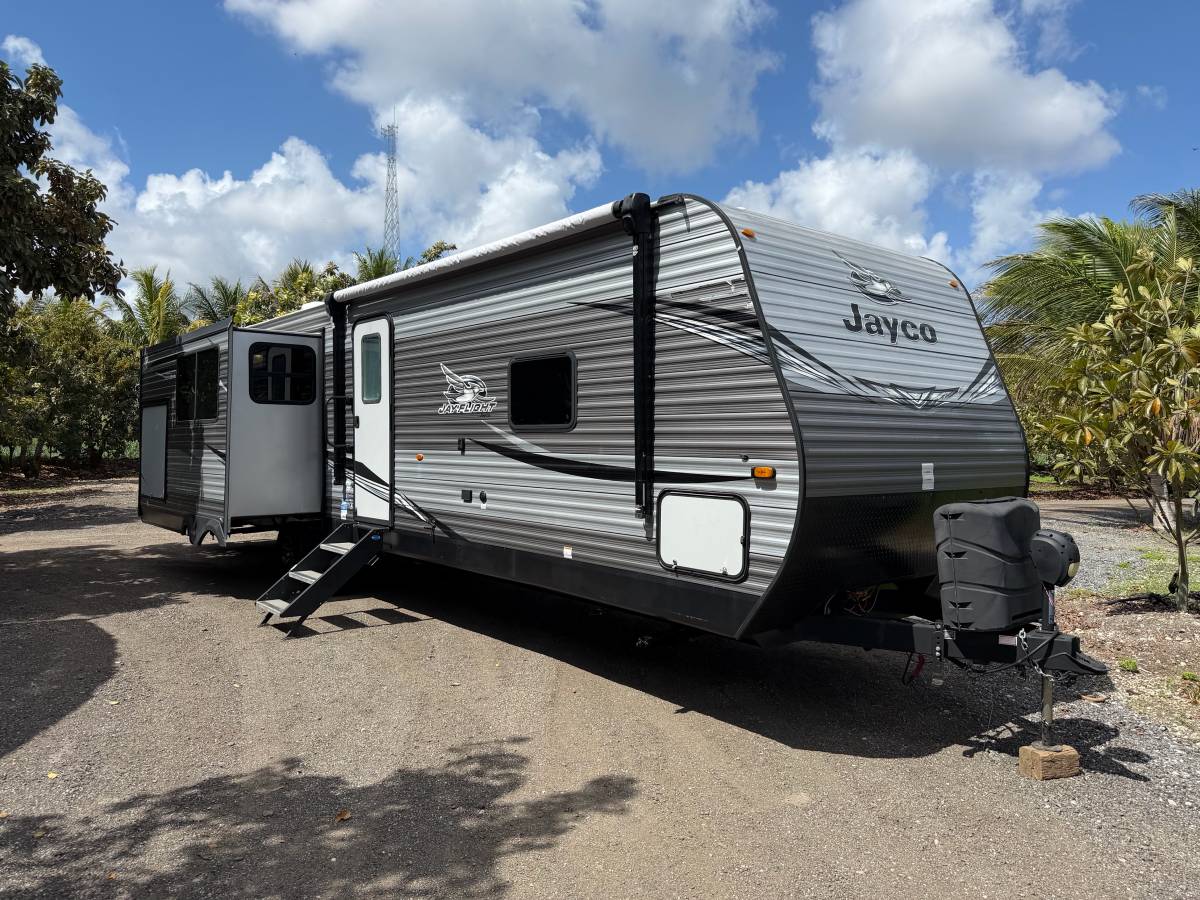 2021 Jayco 38Ft Travel Trailer Casa Rodante - $22,900