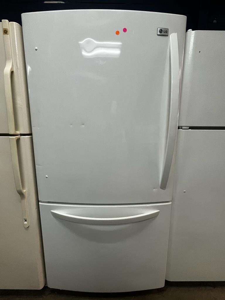 REFRIGERADOR LG BLANCO CON CONGELADOR INFERIOR