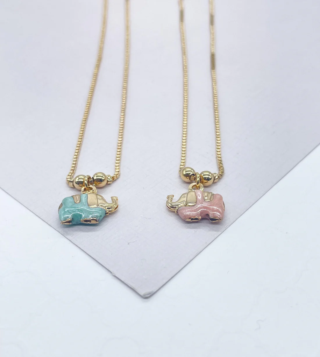 Tobillera de cadena tipo caja rellena de oro de 18 quilates con dije de elefante de color pastel