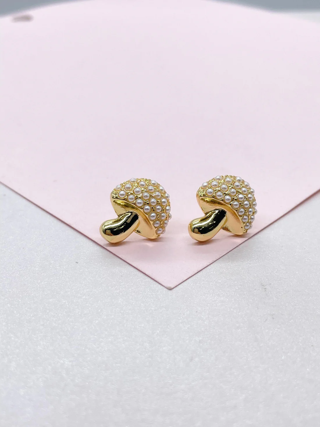 Pendientes de champiñones con cuentas rellenas de oro de 18k