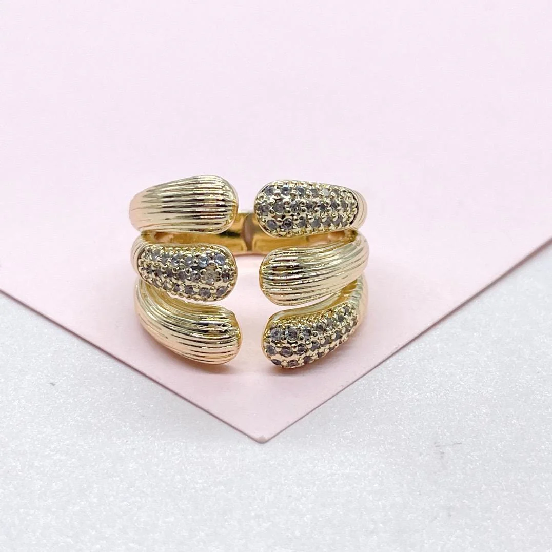 Anillo grueso de doble extremo relleno de oro de 18 quilates con patrones y pavimento CZ