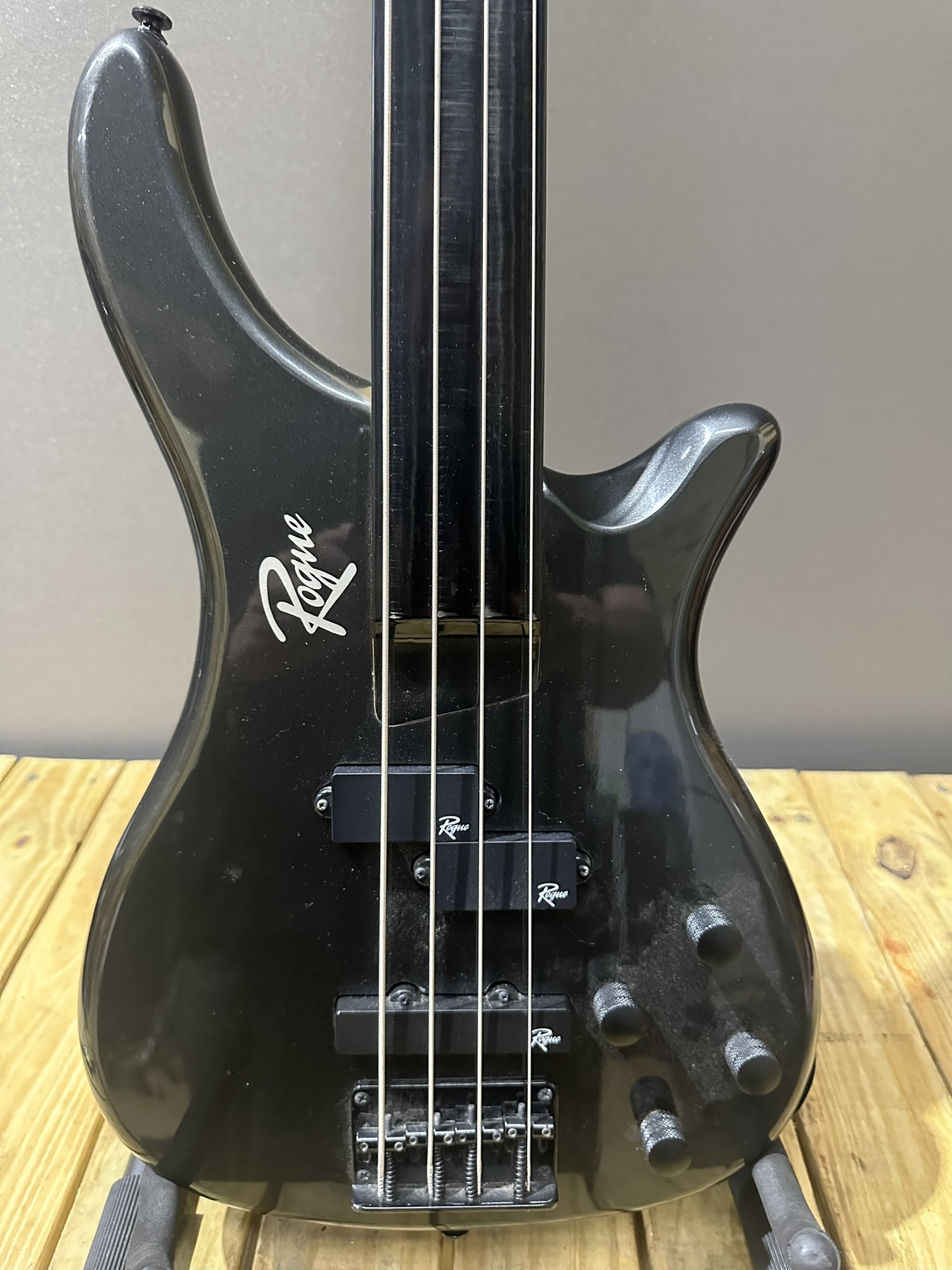 Rogue Bajo de cuatro cuerdas 2019