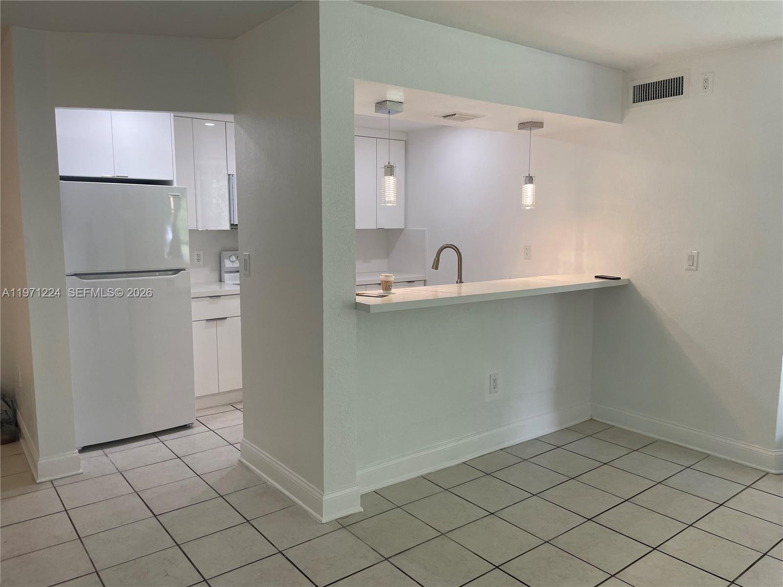 Condominio de 2 habitaciones y 2 baños en perfecto estado