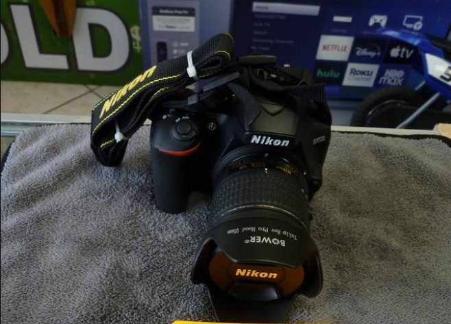 Cámara Nikon D3500 de 24,2 megapíxeles con lente de 18-55 mm y 70-300 mm