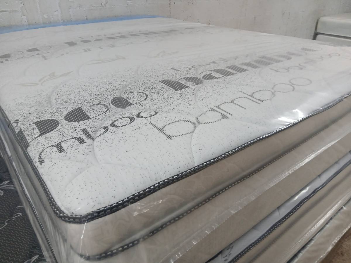 Colchón Queen extra firme con capa superior acolchada - nuevo