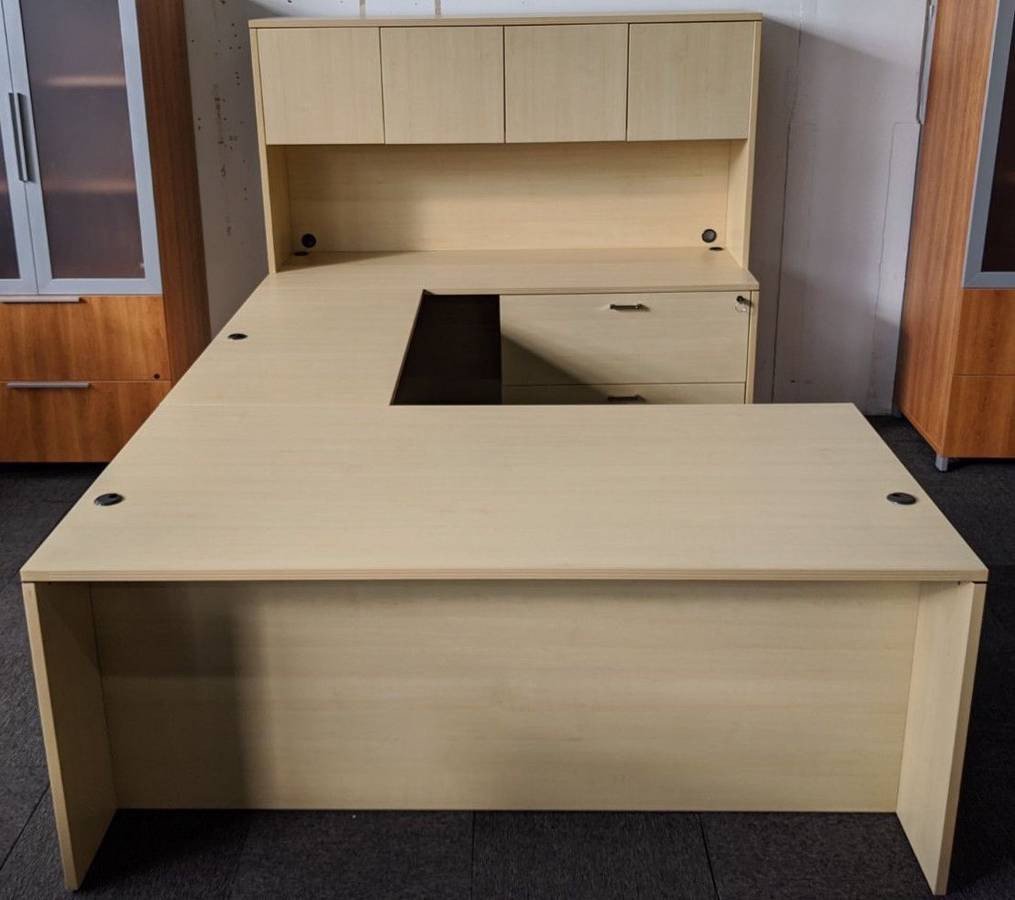 Escritorio ejecutivo en forma de U de la serie NAP con archivador lateral y estantería