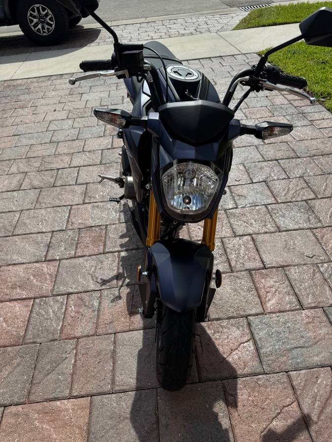 Se vende motocicleta Kawasaki Z125
