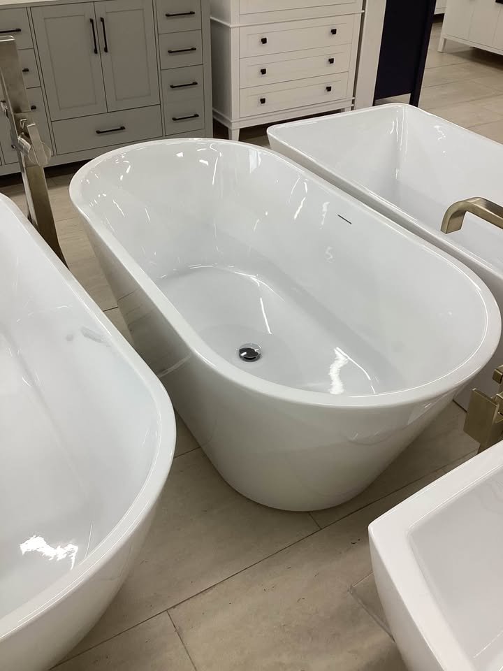 Bañera independiente de acrílico blanco de 150 cm, con desagüe central, disponible en tienda