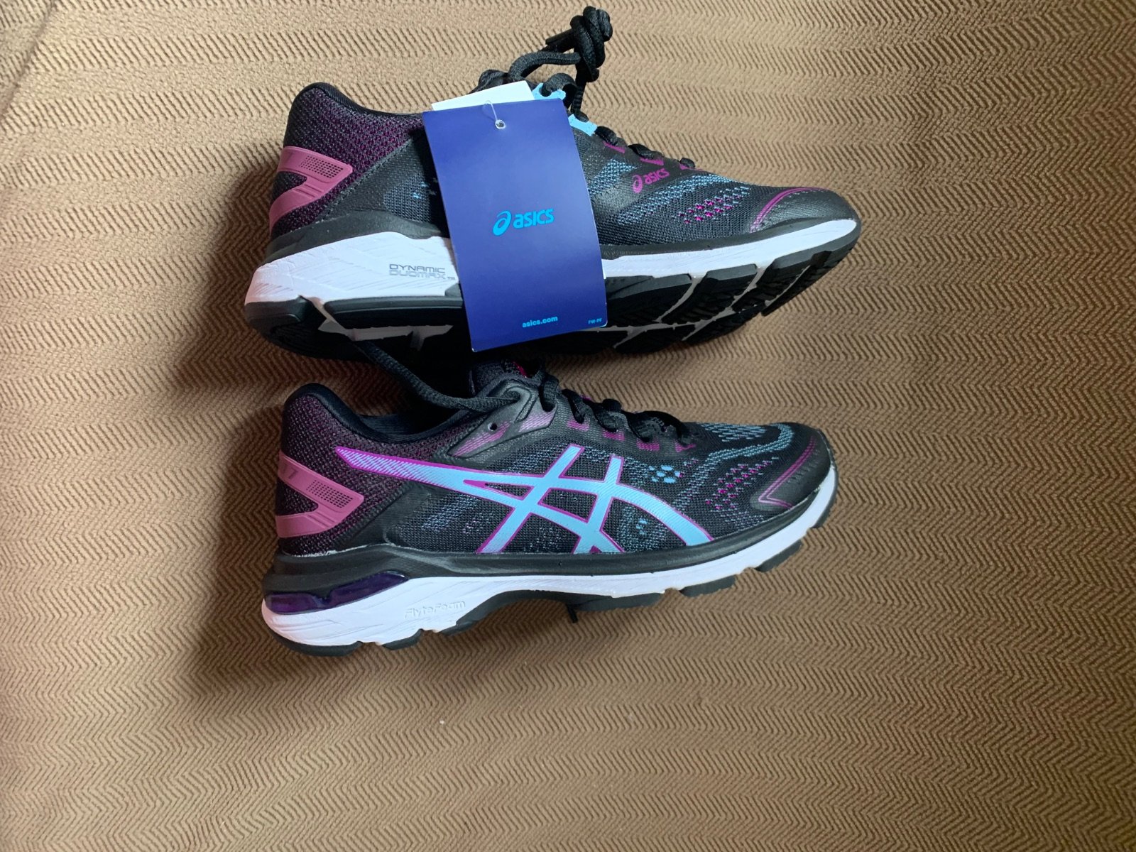 Tenis nuevos de buena marca