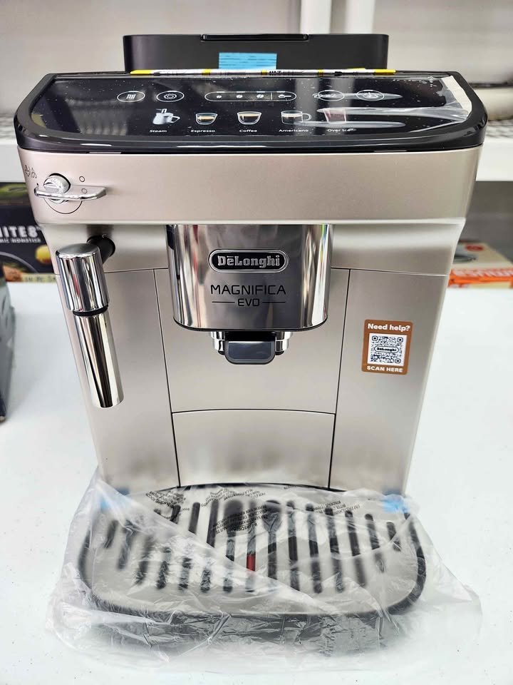 Cafetera espresso automática De'Longhi Magnifica Evo con espumador y recetas preprogramadas - nueva
