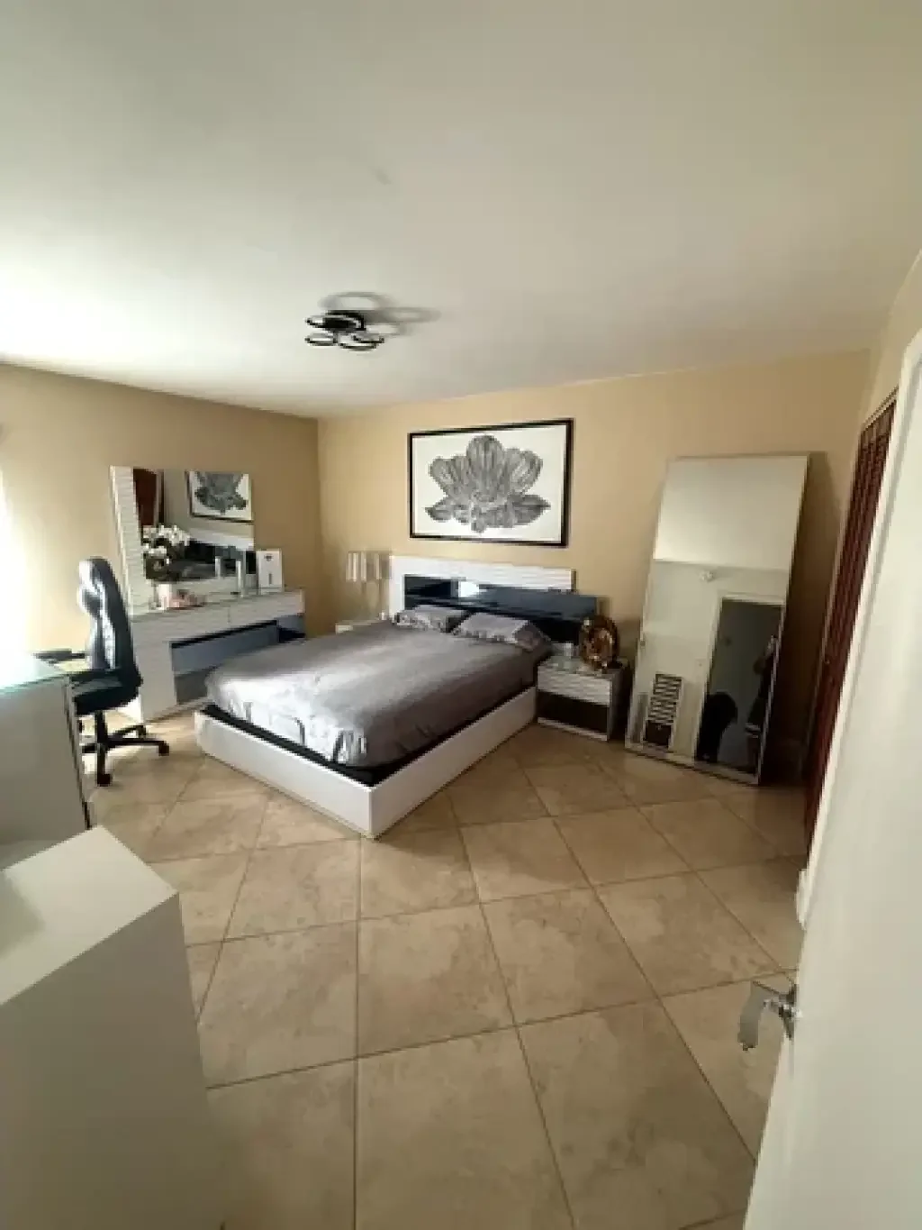 Se alquila apartamento 2 habitaciones con 2 baños