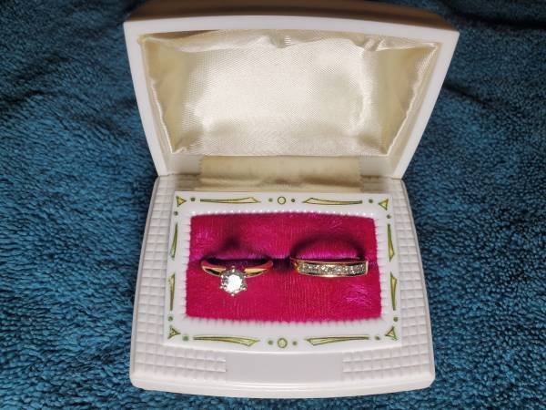 Conjunto de alianzas de boda de oro de 14 quilates con diamantes