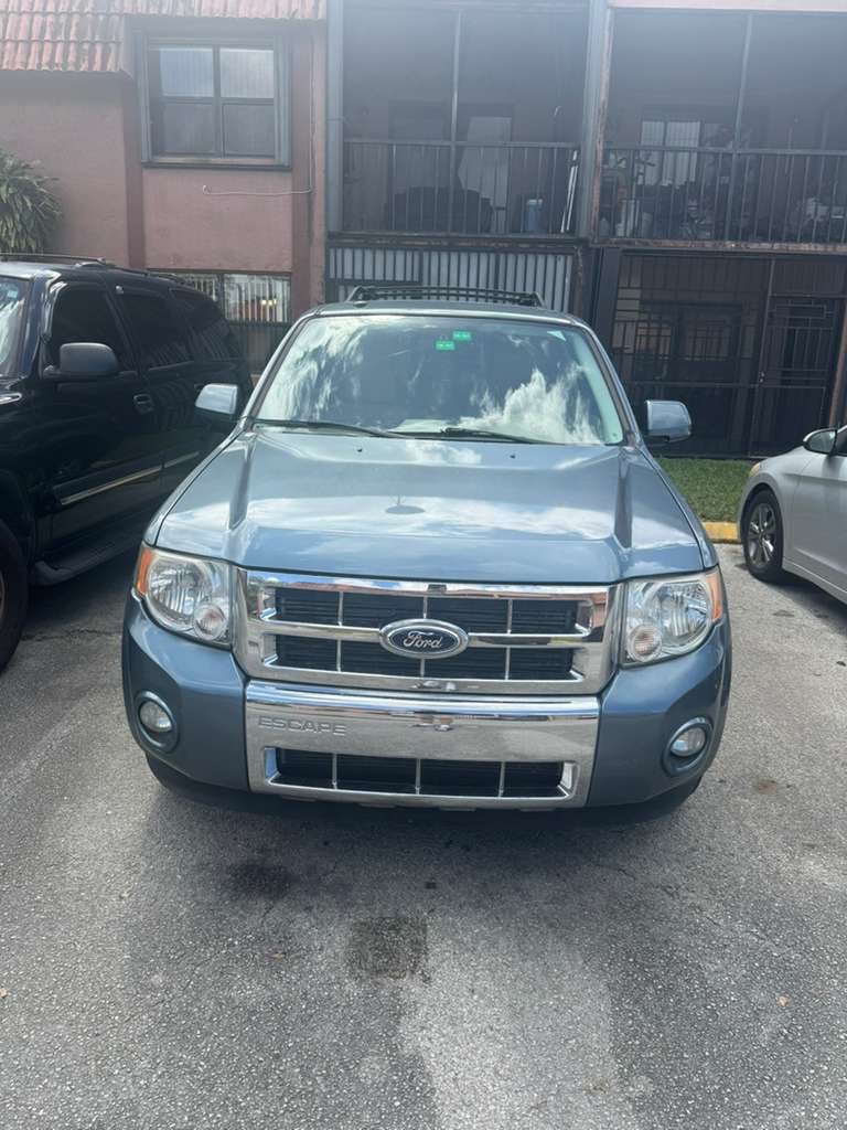 SUV Ford Escape en buen estado