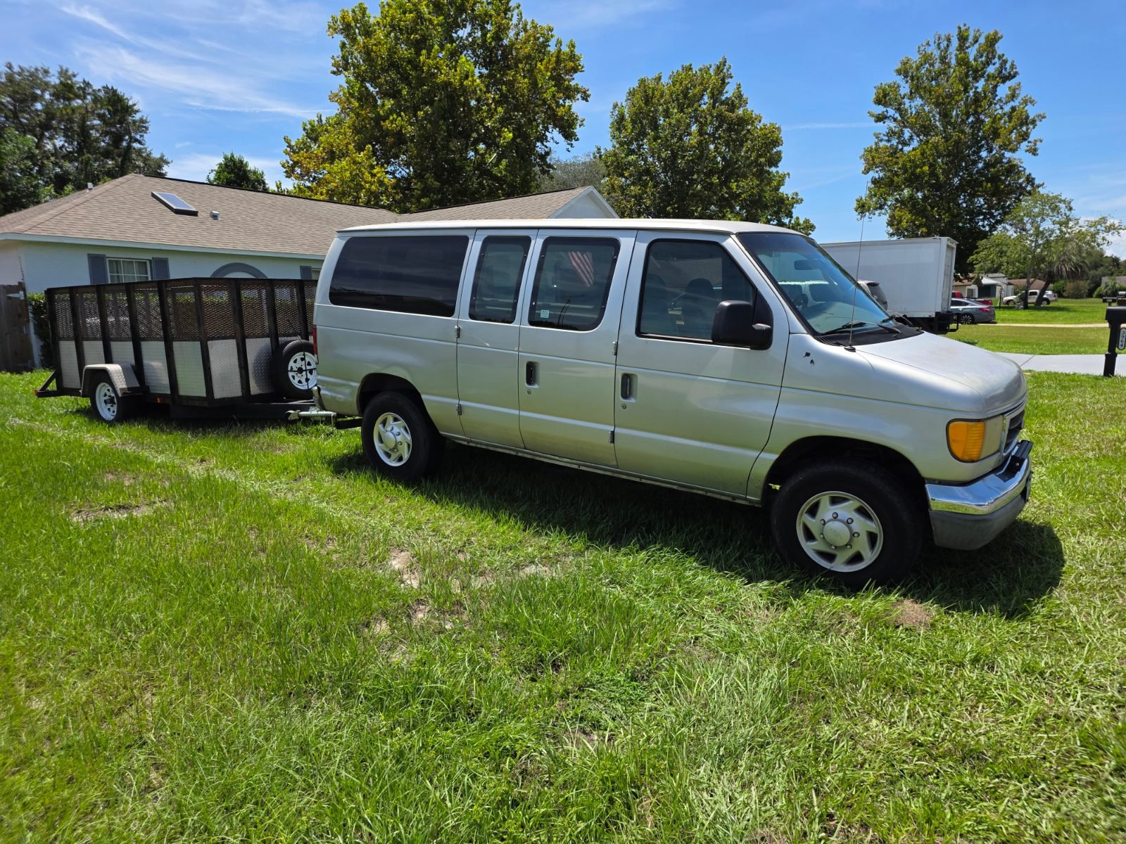 Van para trabajar con trailer incluido