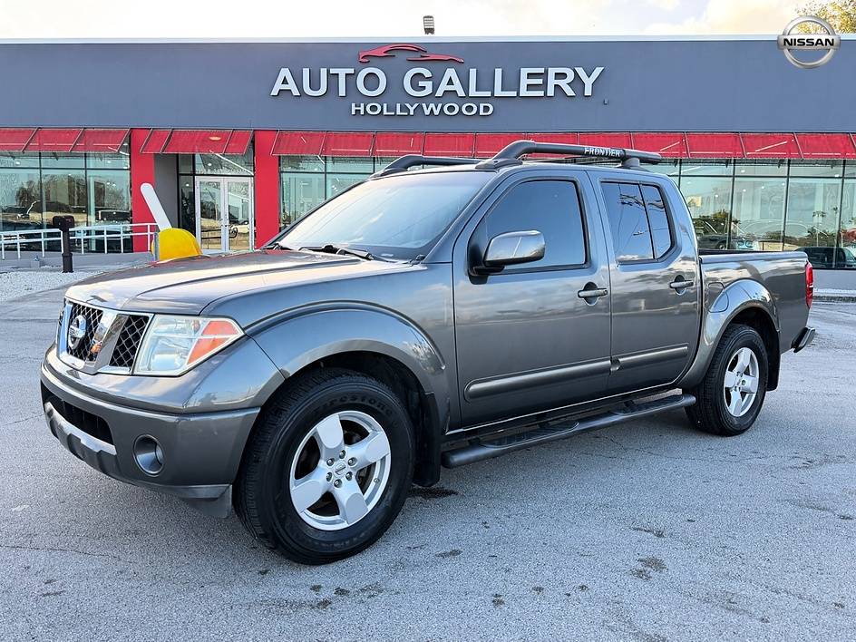 Nissan Frontier LE Pickup 