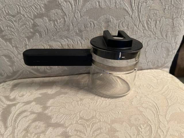 Jarra de espresso y mango de portafiltro genuinos DeLonghi